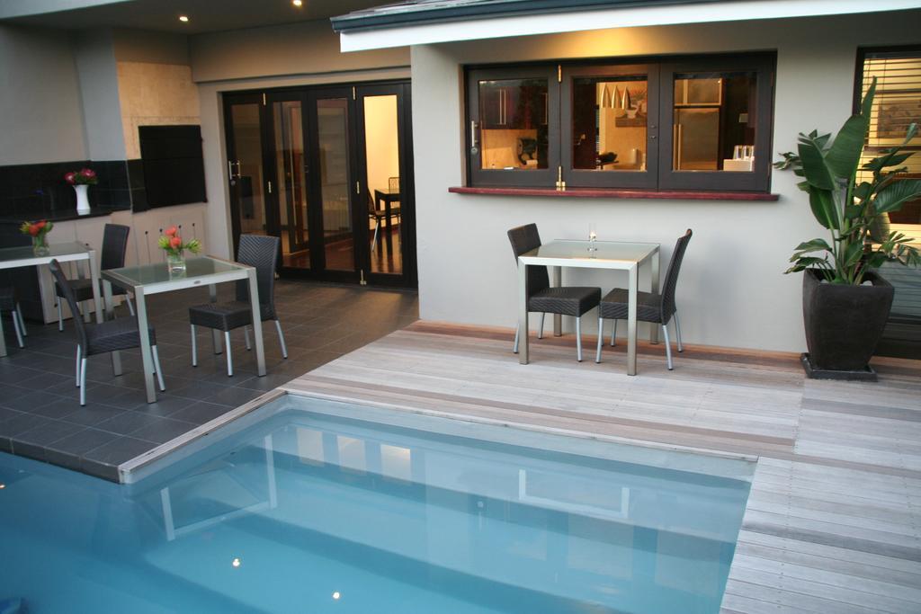 Keren'S Vine Guesthouse Стелленбос Екстер'єр фото