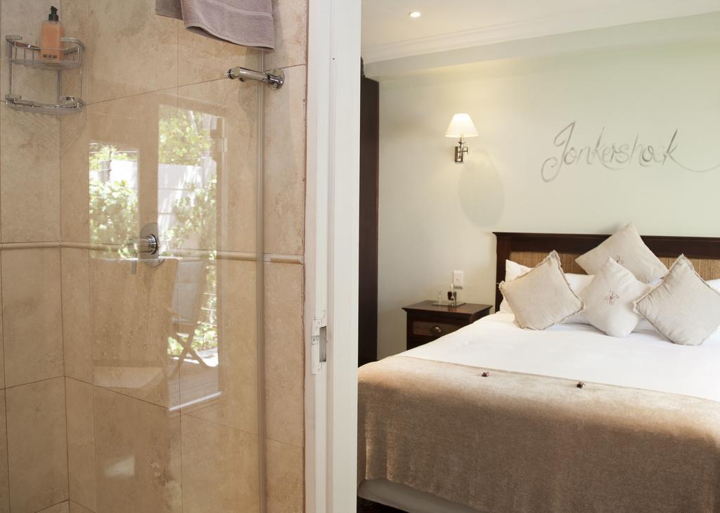 Keren'S Vine Guesthouse Стелленбос Екстер'єр фото