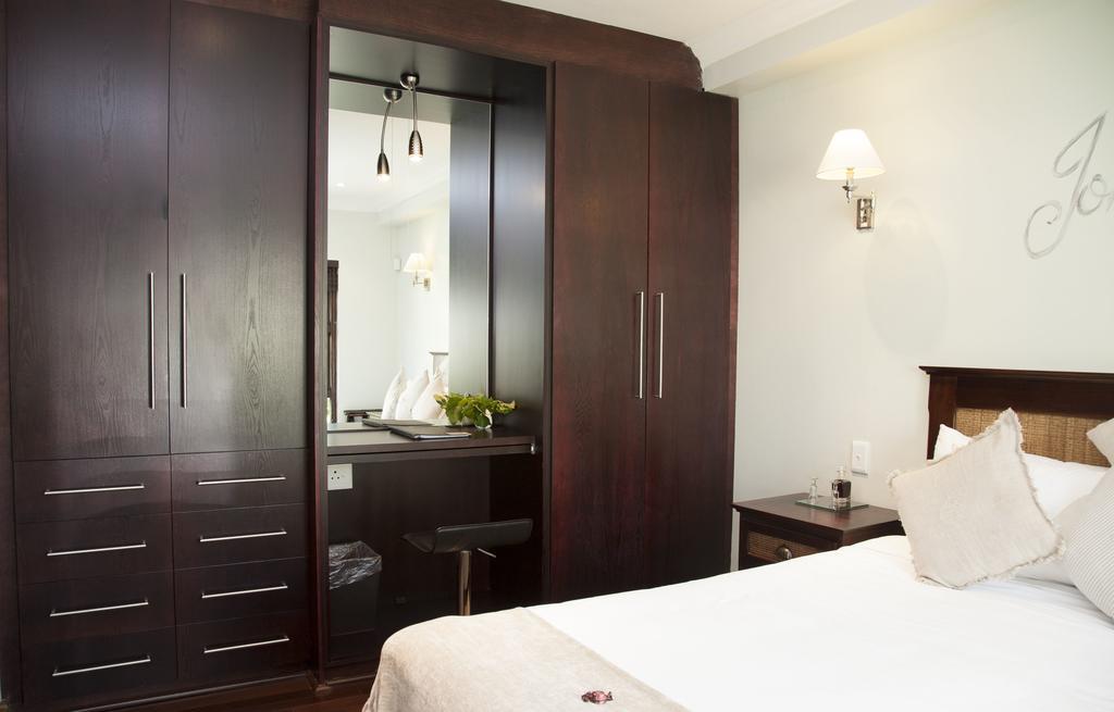 Keren'S Vine Guesthouse Стелленбос Екстер'єр фото